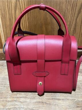 Like new- Leather red iiibeca by Joy Gryson